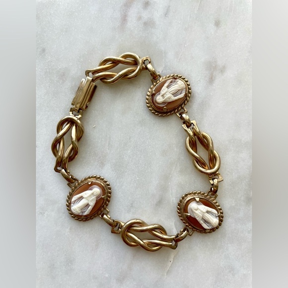 VINTAGE LINK BRACELET CARVED SHELL CAMEO OF VIRGIN MARY MADONNA GOLD 12k BEZEL - Picture 3 of 4